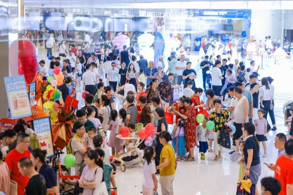 大通证券 人从众，临港主城区首个大型商业综合体开业，距离滴水湖3公里